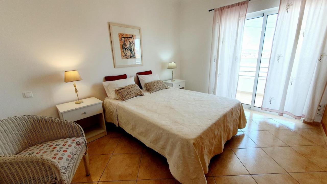 Quarteira Beach Vacation: 2Br Steps To The Sand Esterno foto