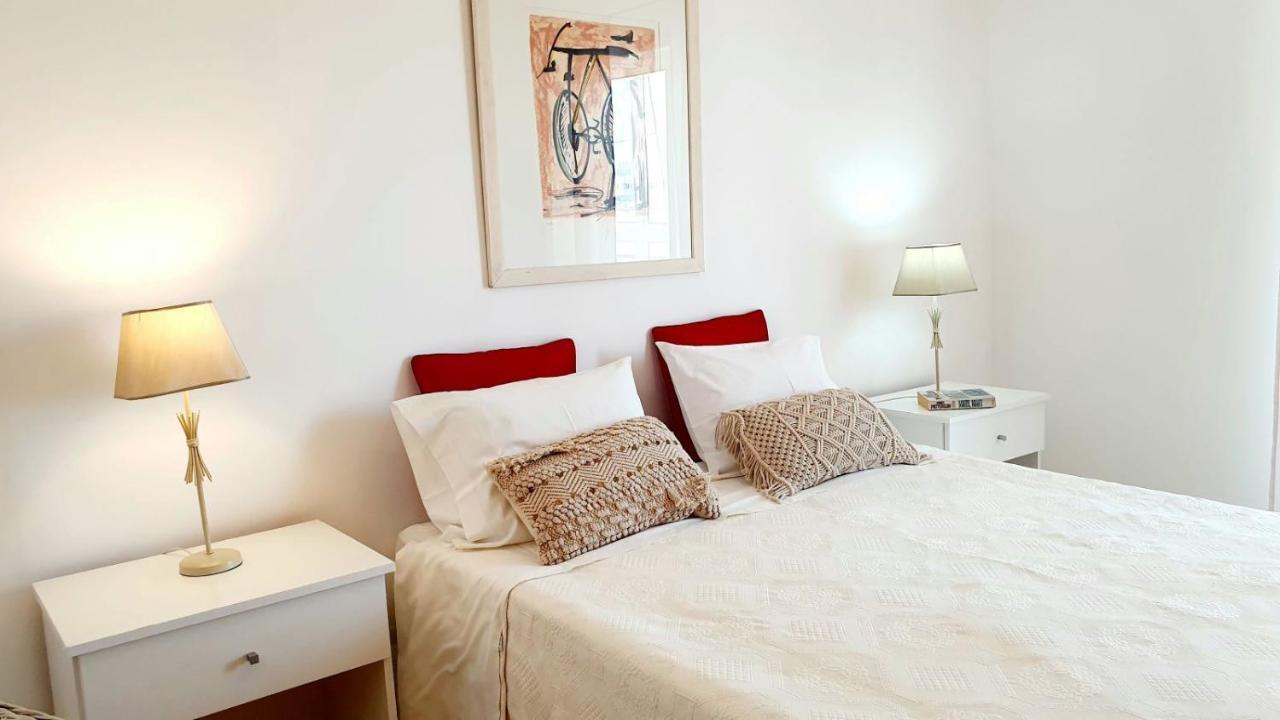 Quarteira Beach Vacation: 2Br Steps To The Sand Esterno foto