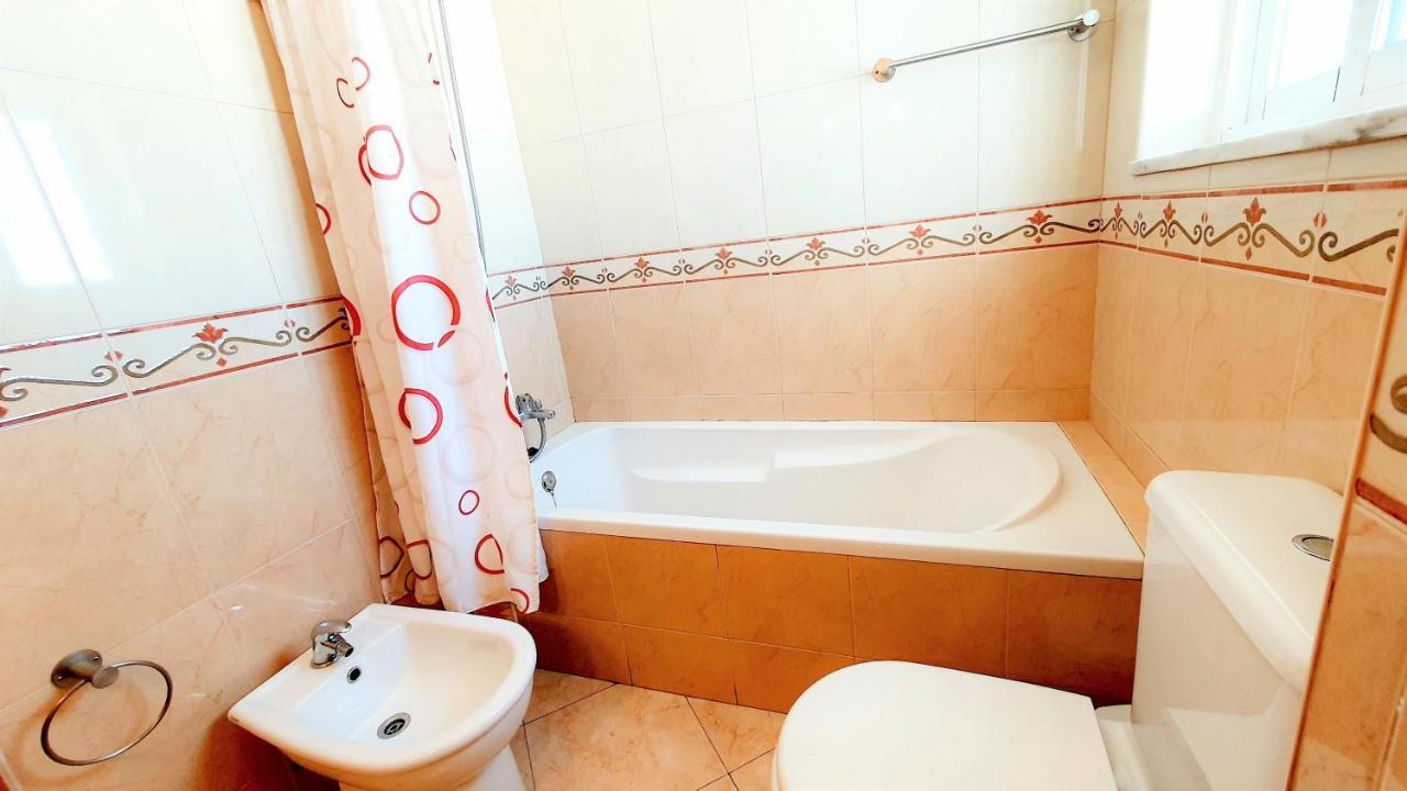 Quarteira Beach Vacation: 2Br Steps To The Sand Esterno foto